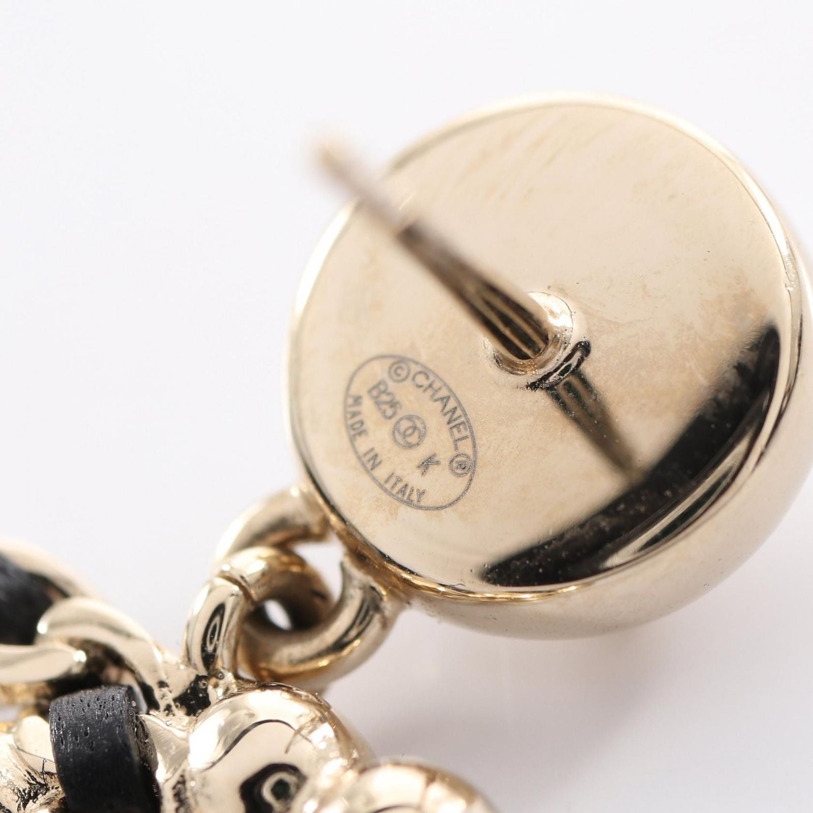 Chanel Earrings 25k CC Logo Leather — view 3