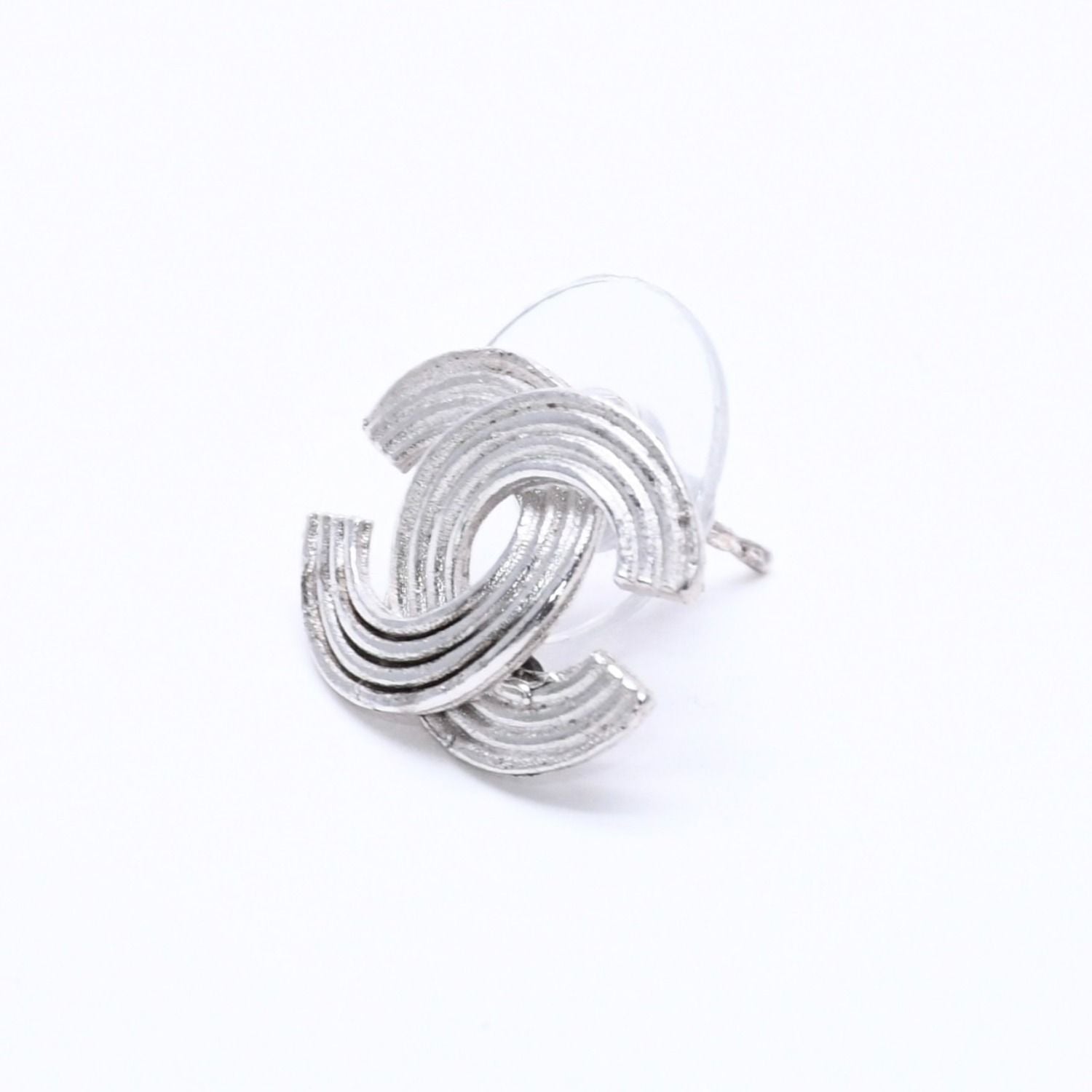 Chanel CC Logo Single Earrings 00 Metal Silver — view 2