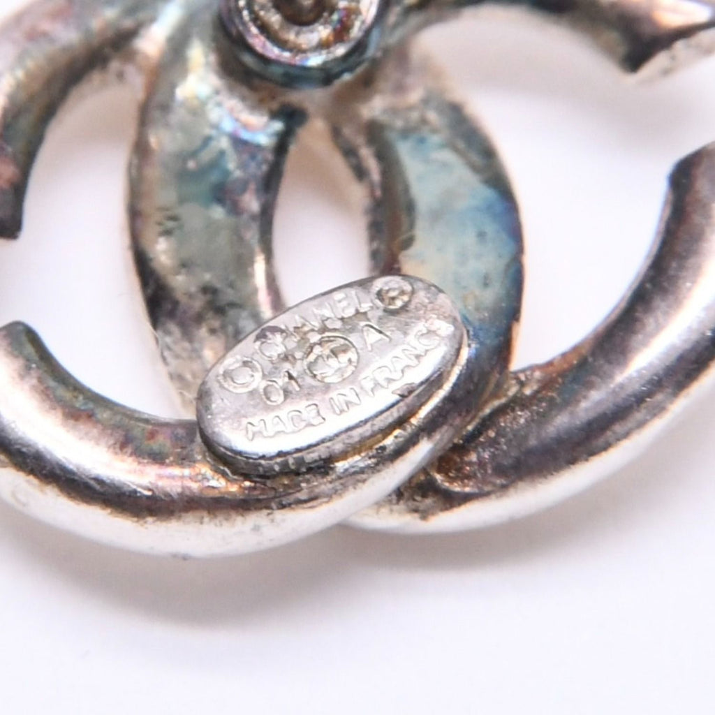 Chanel Single Earrings CC Logo Silver White 01 — view 8