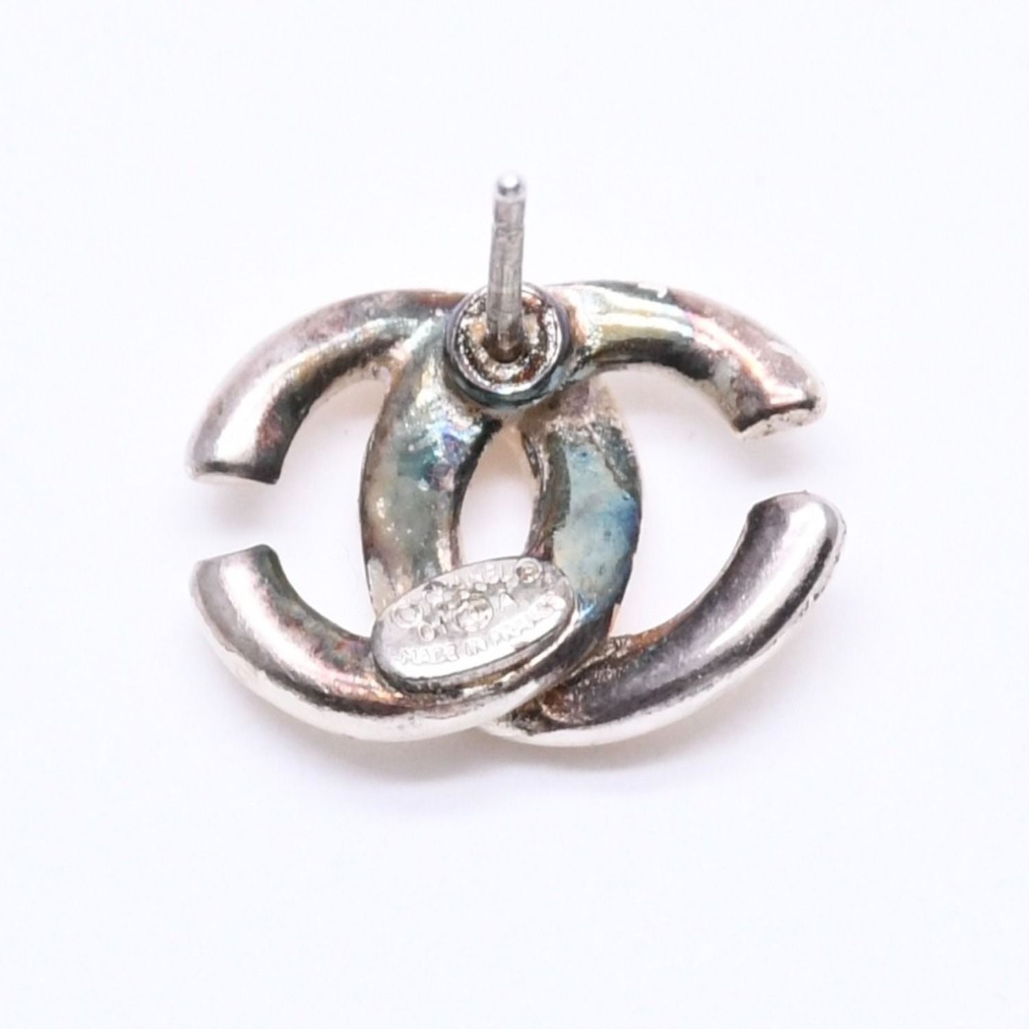 Chanel Single Earrings CC Logo Silver White 01 — view 6