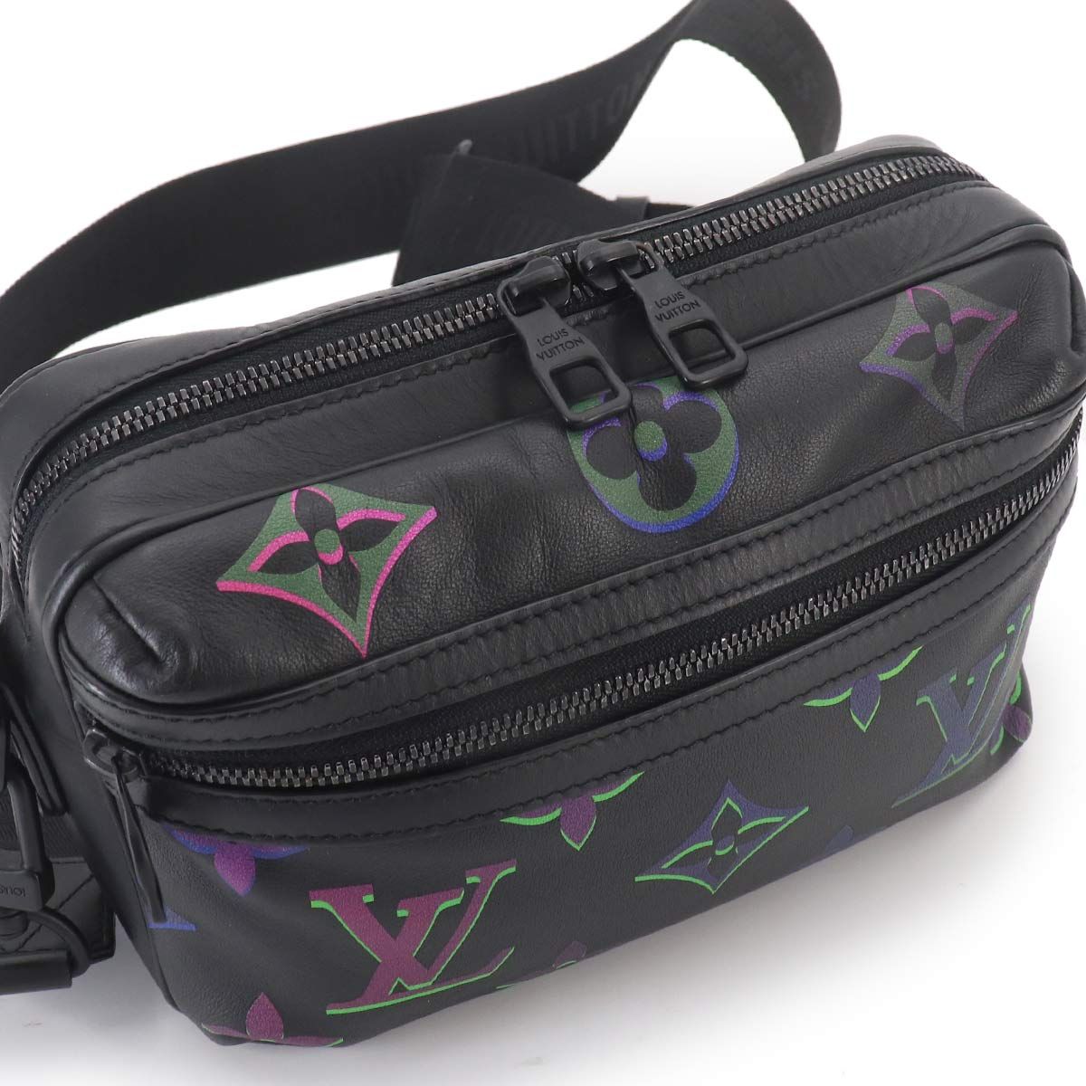 Louis Vuitton Comet Messenger Shoulder Bag Leather Black Multicolor — view 8