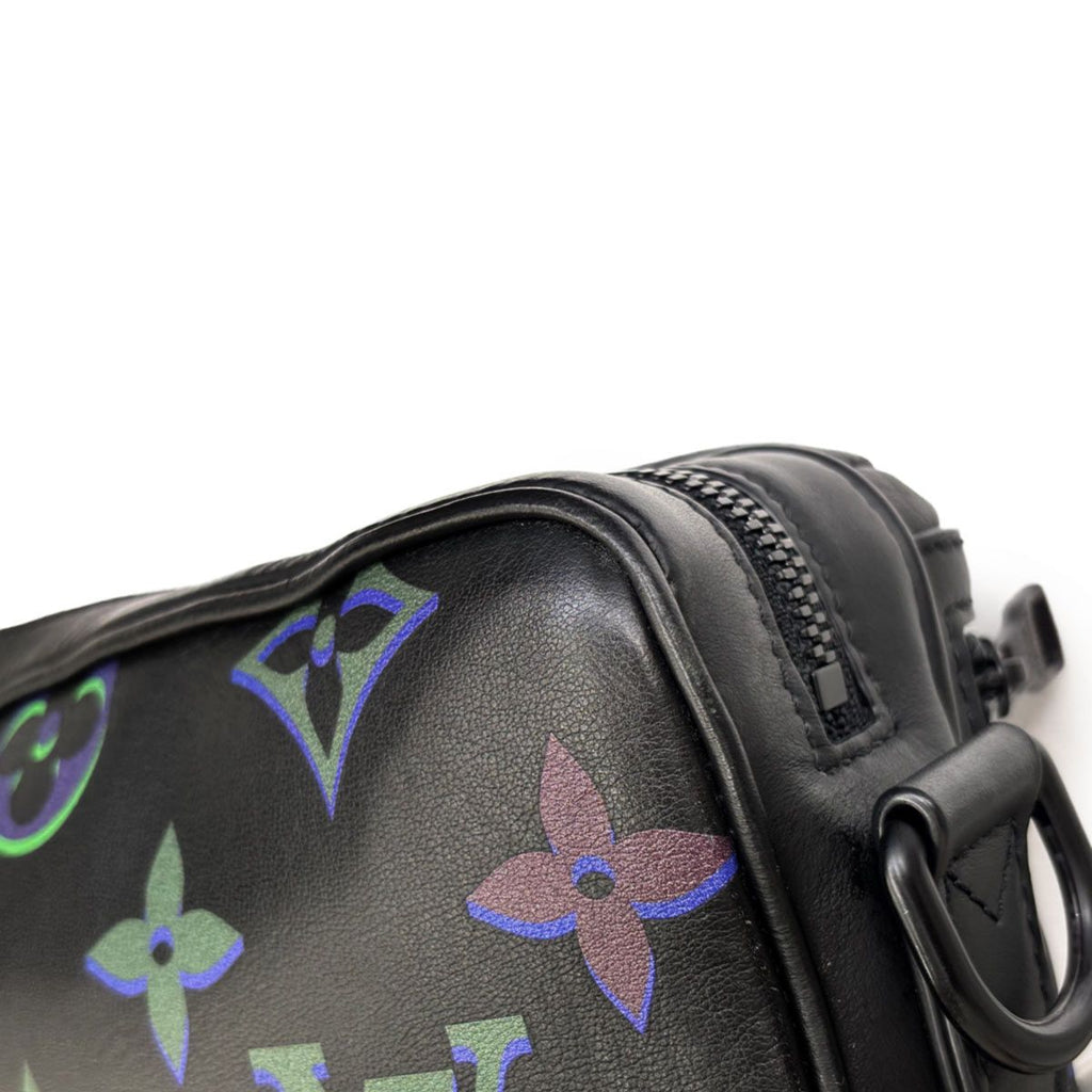 Louis Vuitton Comet Messenger Shoulder Bag Leather Black Multicolor — view 9