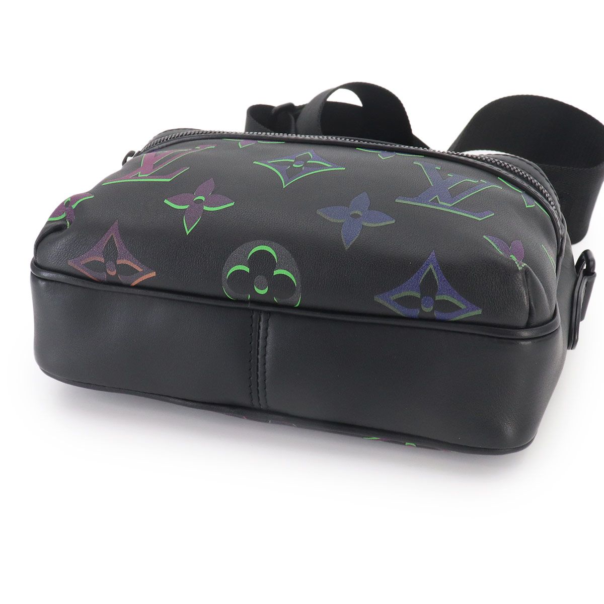 Louis Vuitton Comet Messenger Shoulder Bag Leather Black Multicolor — view 4
