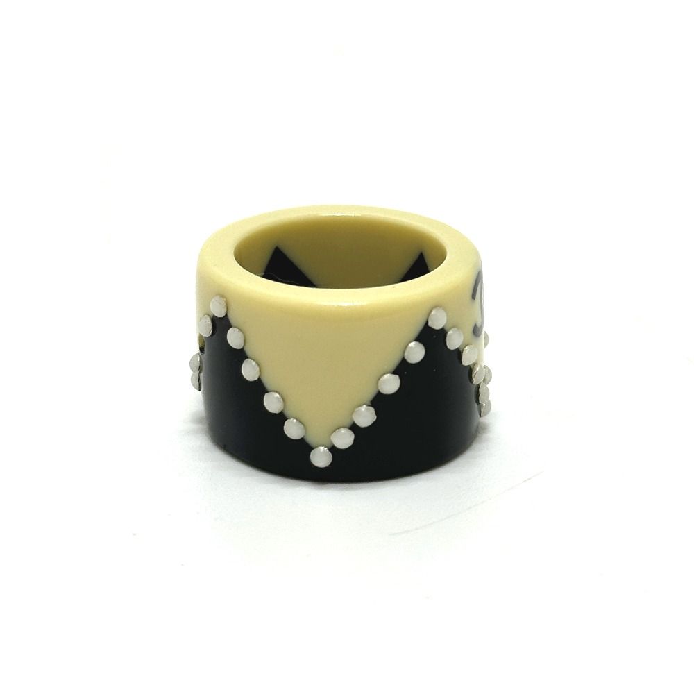Chanel Ring CC Logo Bicolor Pearl Plastic White Black — view 4