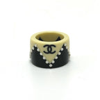 Chanel Ring CC Logo Bicolor Pearl Plastic White Black — view 5