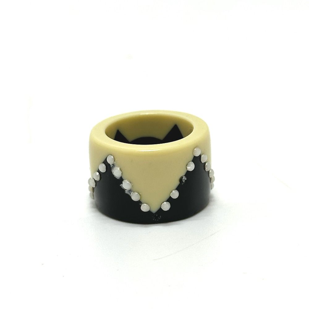 Chanel Ring CC Logo Bicolor Pearl Plastic White Black — view 3