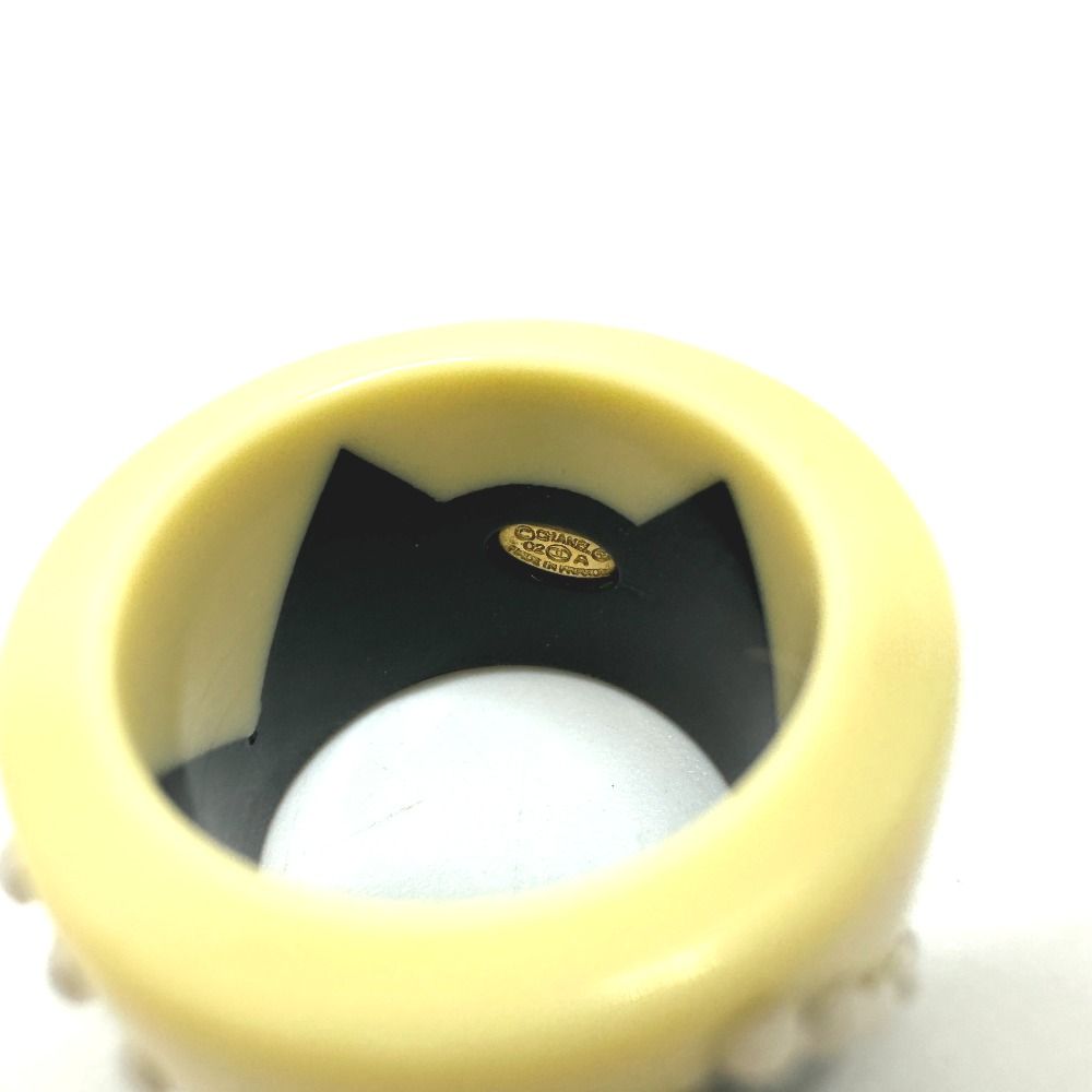 Chanel Ring CC Logo Bicolor Pearl Plastic White Black — view 7