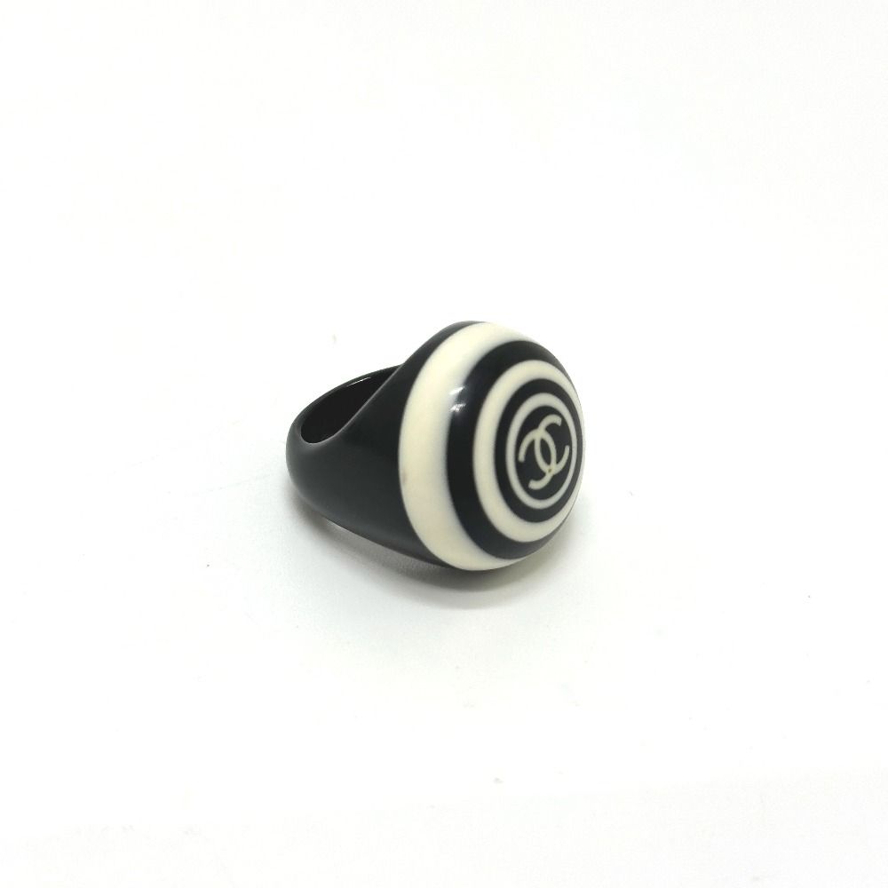 Chanel Ring CC Logo Plastic Black White — view 2