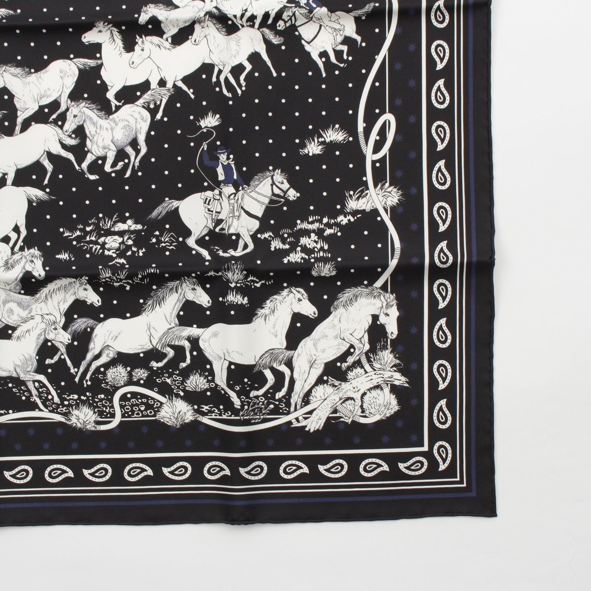 Hermes Carre 55 les Mustangs Bandana Wild Horse Silk Scarf Black — view 5