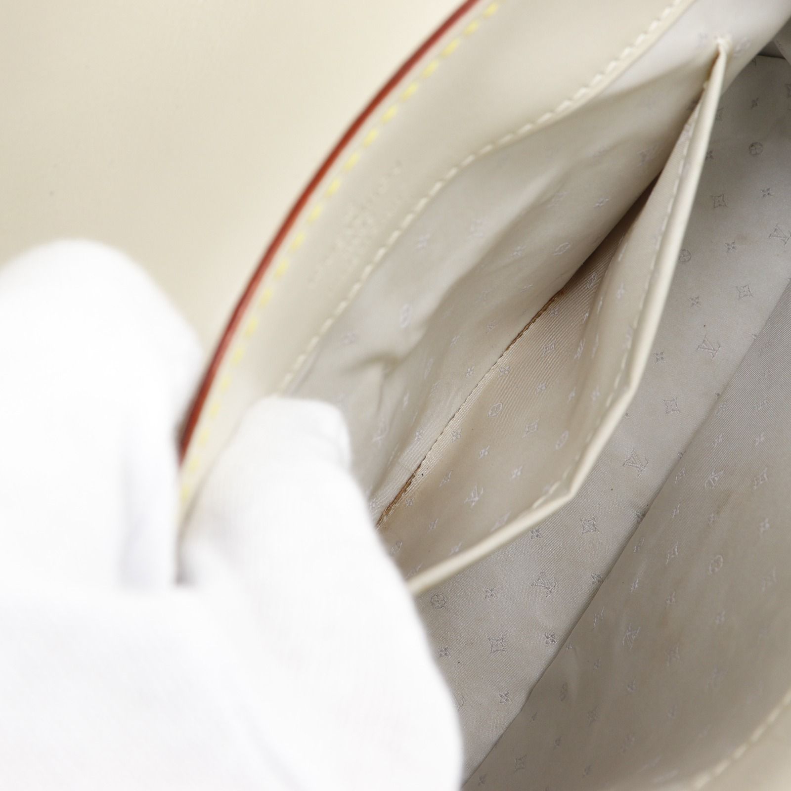Louis Vuitton Tarentue Suhali Goat Blanc White Shoulder — view 7