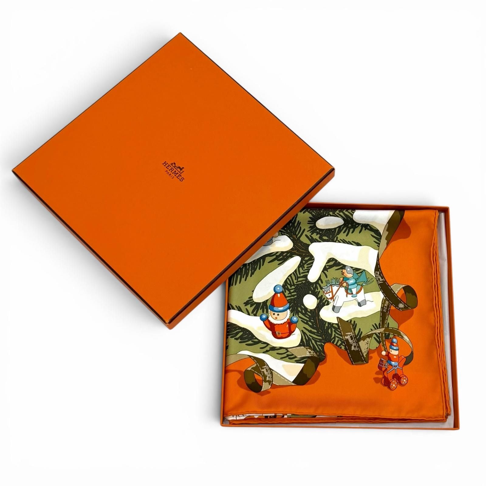 Hermes Carre 90 Noel Au 24 Faubourg Christmas at Silk 100% Potiron Vert Amande — view 2