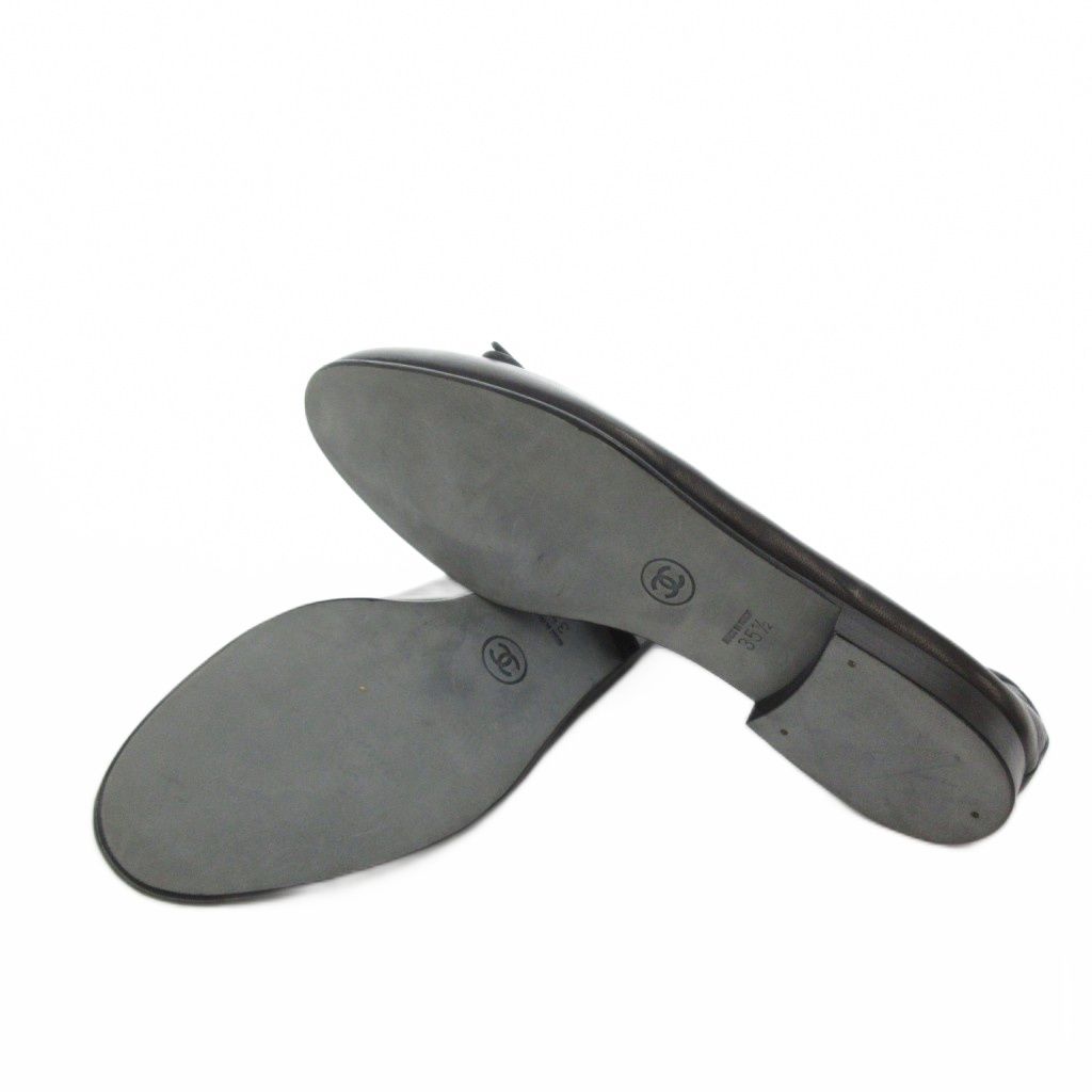 Chanel CC Logo Ribbon Ballet Shoes Leather Almond Toe 35.5 Black — view 6