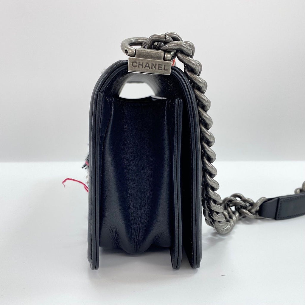 Chanel Shoulder Bag Boy Small — view 5