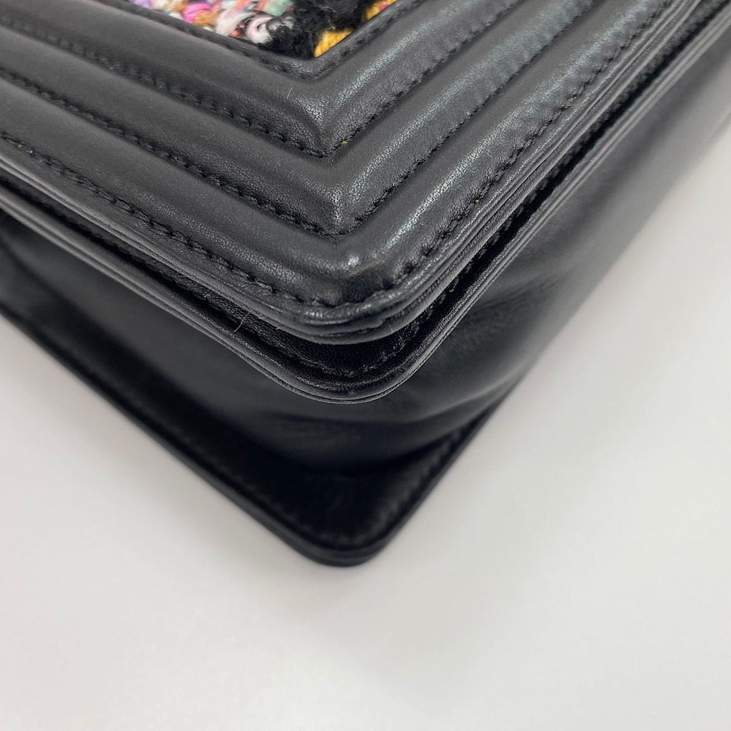 Chanel Shoulder Bag Boy Small — view 8