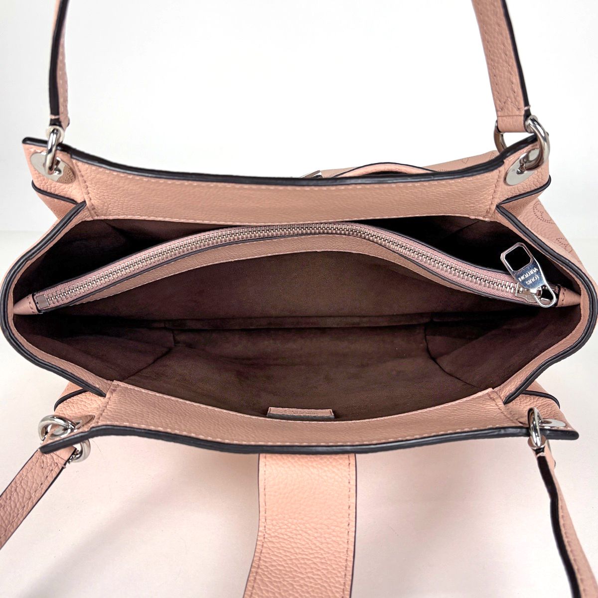 Louis Vuitton Sevre Tote Monogram Mahina Magnolia — view 7