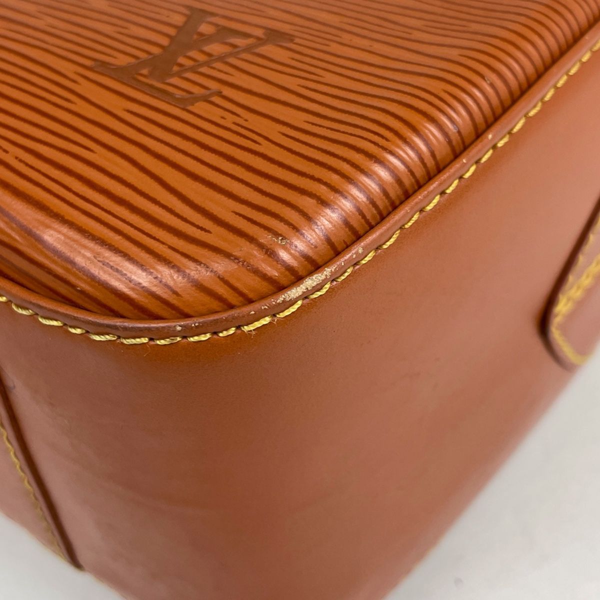 Louis Vuitton Shoulder Bag Epi Cipango Gold — view 3