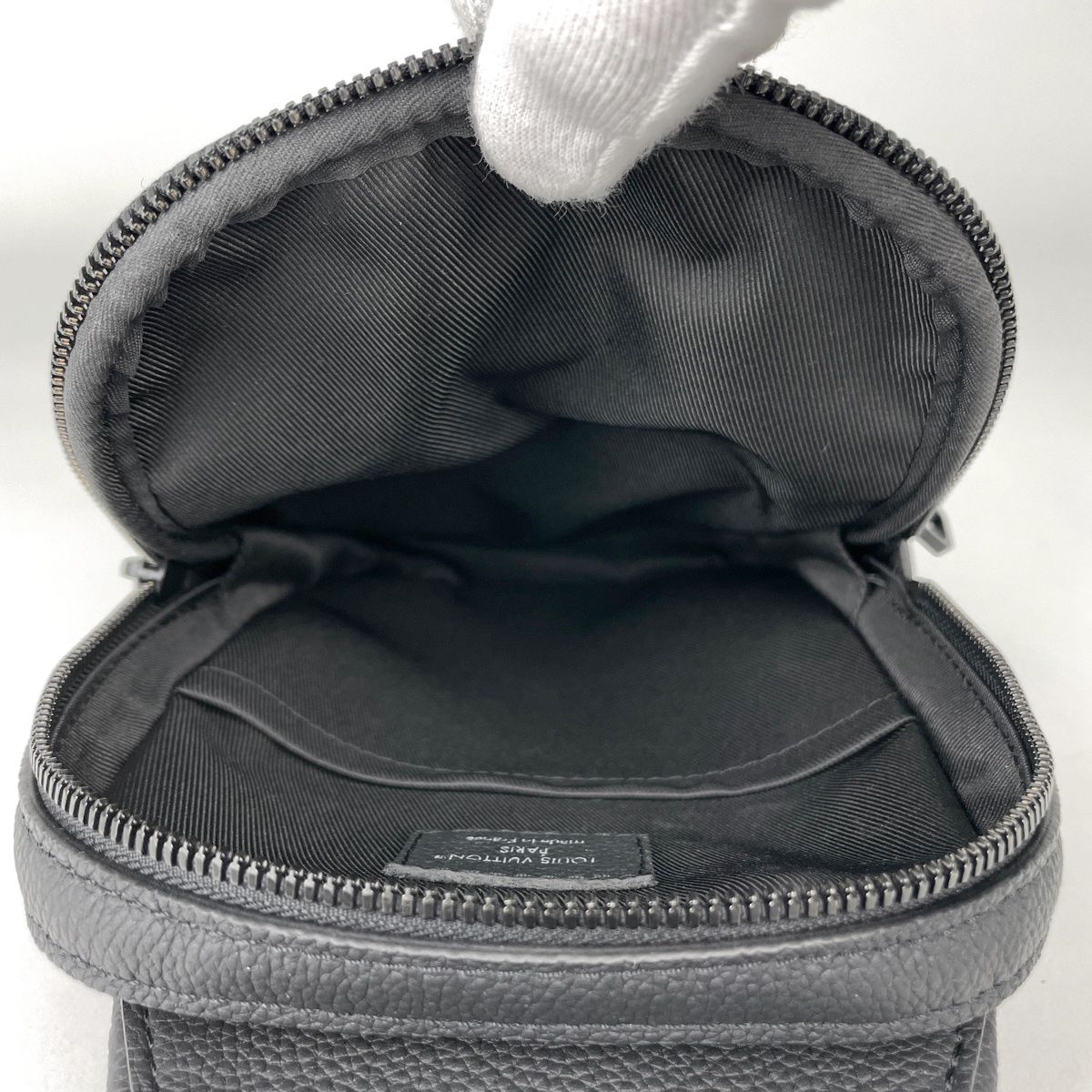 Louis Vuitton Avenue Sling Bag PM Damoflage Leather Black — view 7