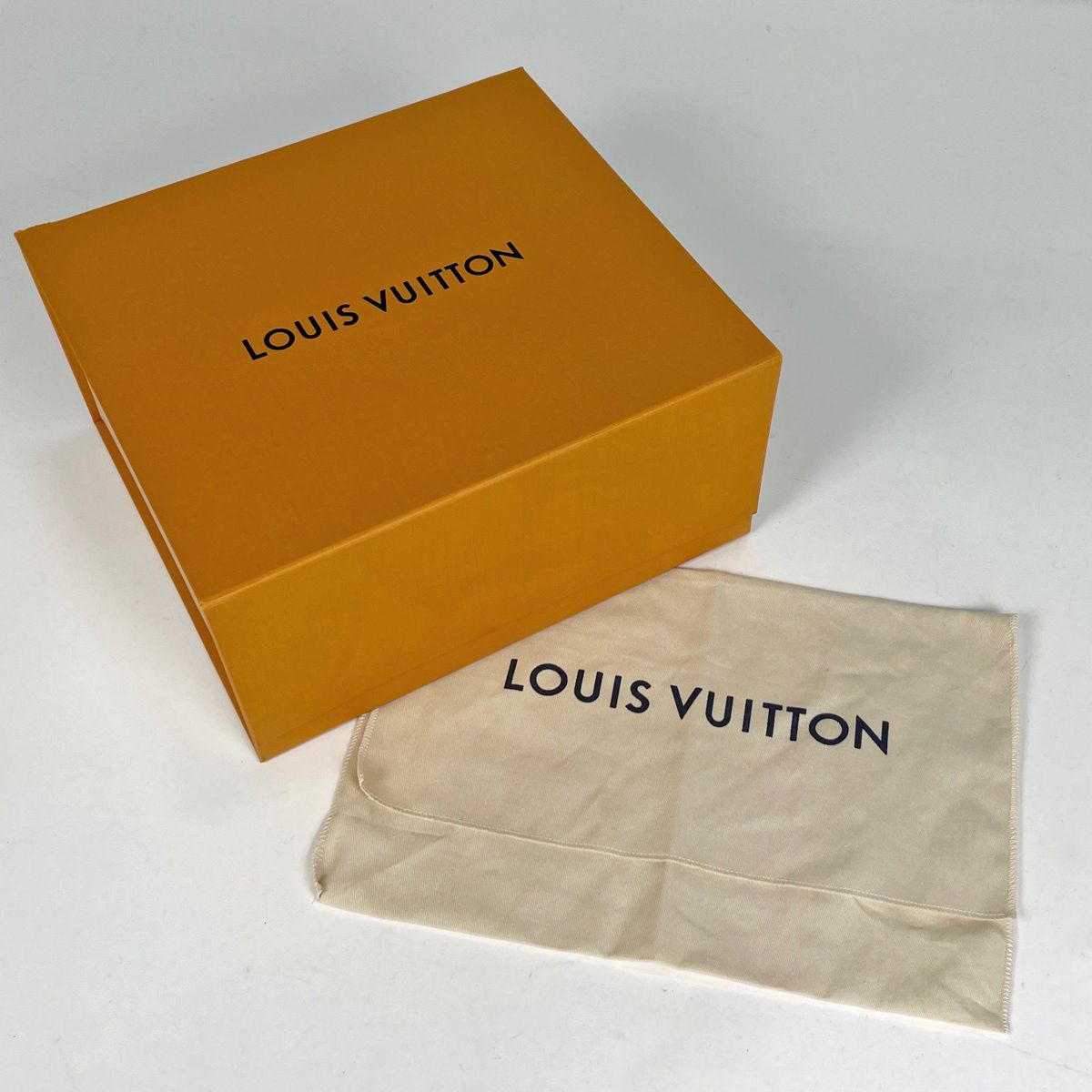 Louis Vuitton Cube de Langemont MM Travel Pouch Monogram Eclipse Black — view 7
