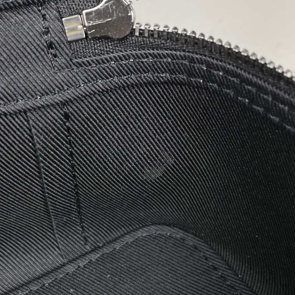 Louis Vuitton Cube de Langemont MM Travel Pouch Monogram Eclipse Black — view 5