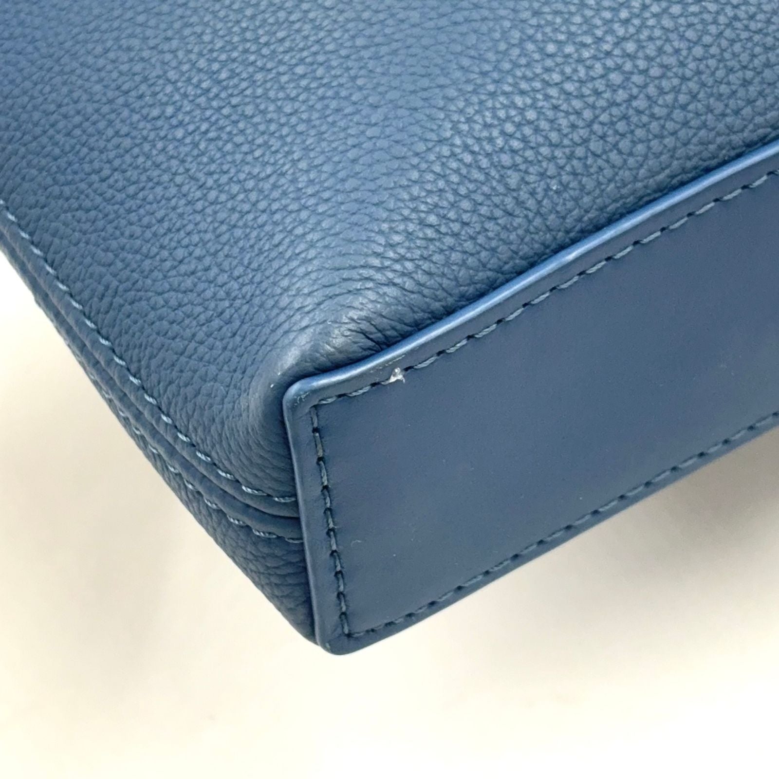 Louis Vuitton Take Off Pouch Aerogram Leather Blue Clutch Silver — view 6