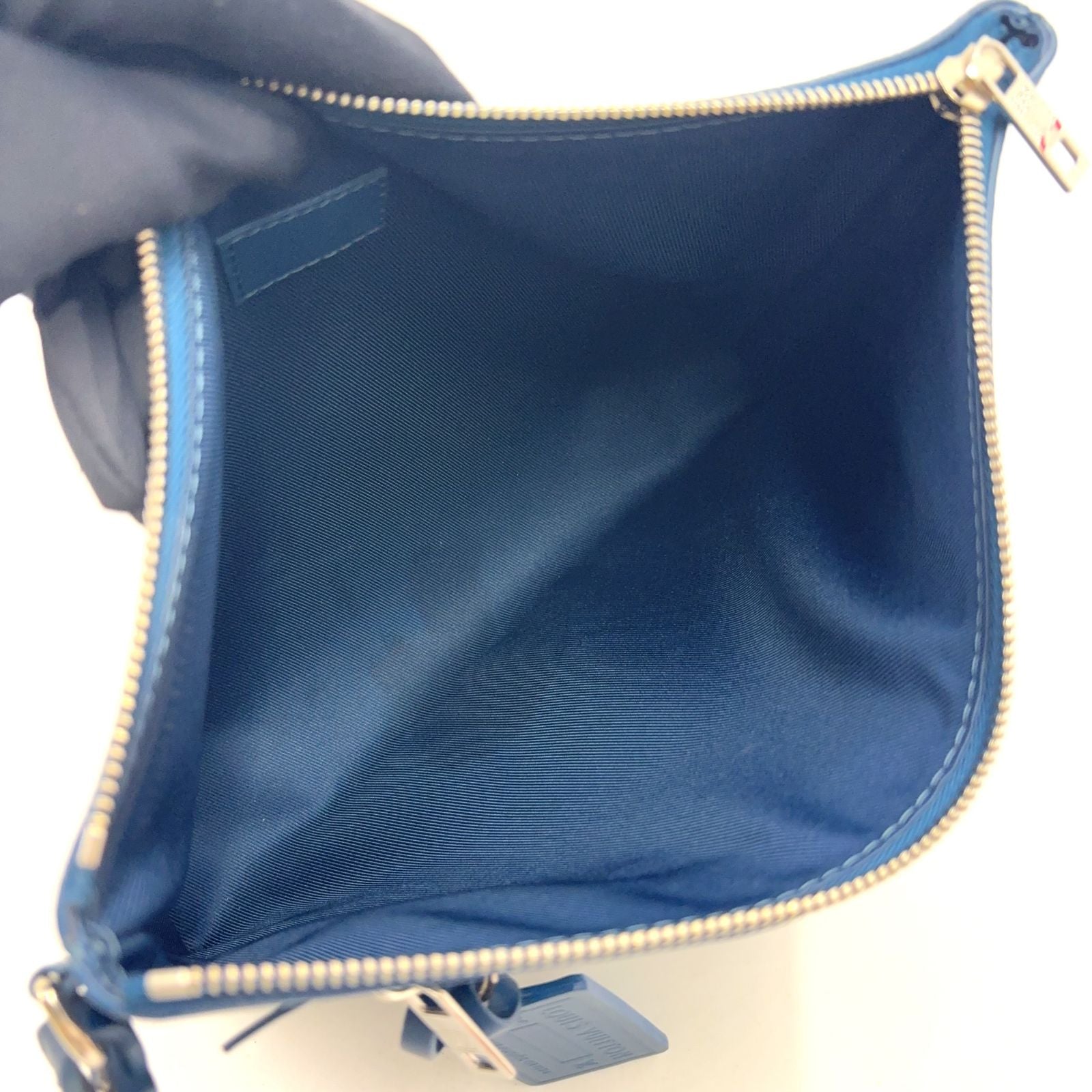 Louis Vuitton Take Off Pouch Aerogram Leather Blue Clutch Silver — view 3