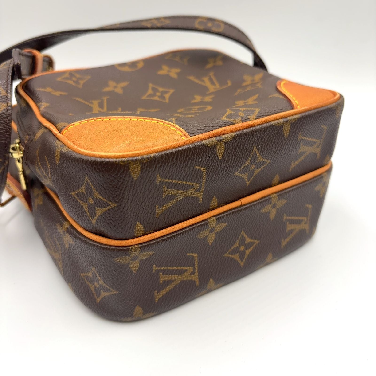 Louis Vuitton Amazon Monogram Leather Brown Light Shoulder Bag Gold — view 9