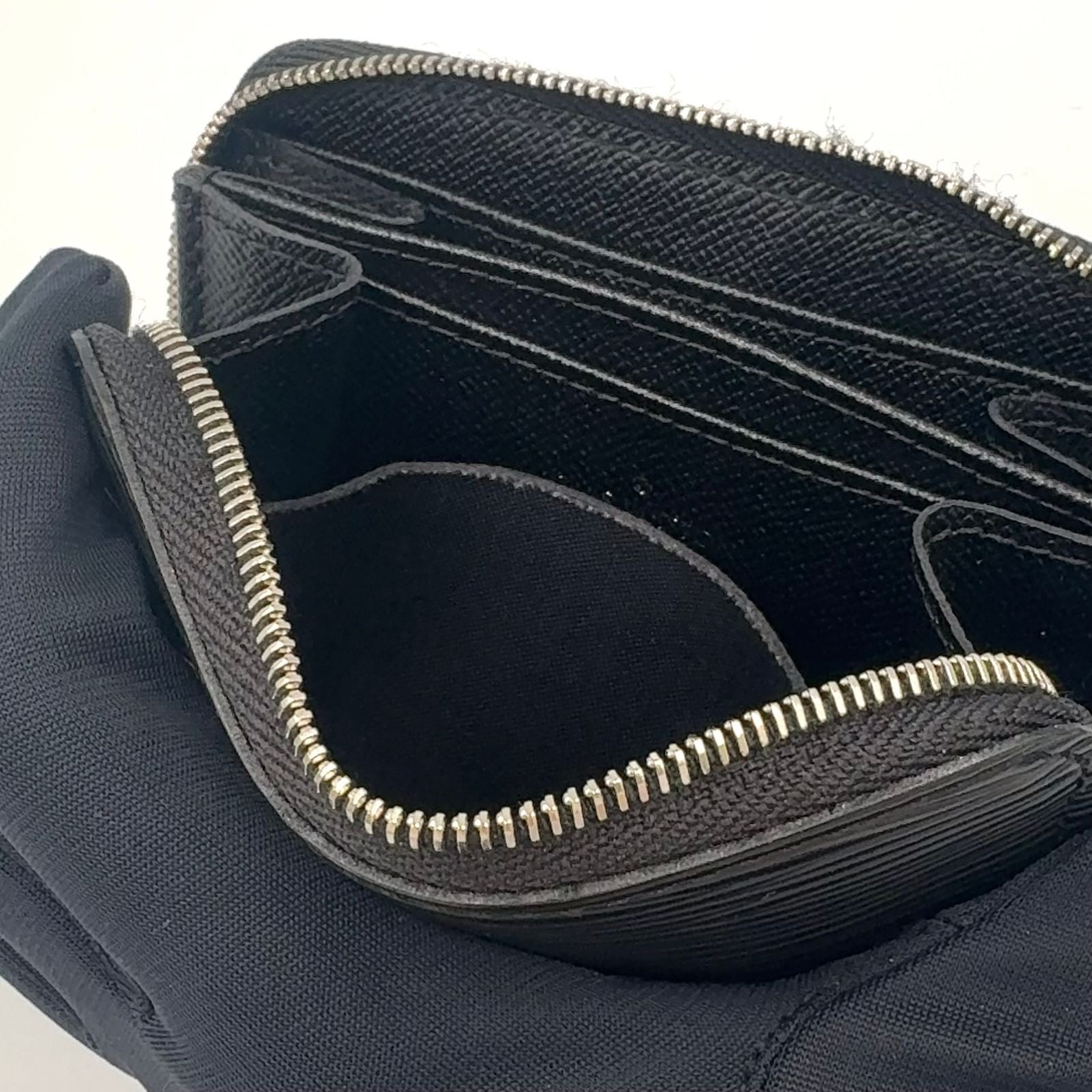 Louis Vuitton Zippy Coin Purse Epi Noir Leather Black Case Silver — view 8