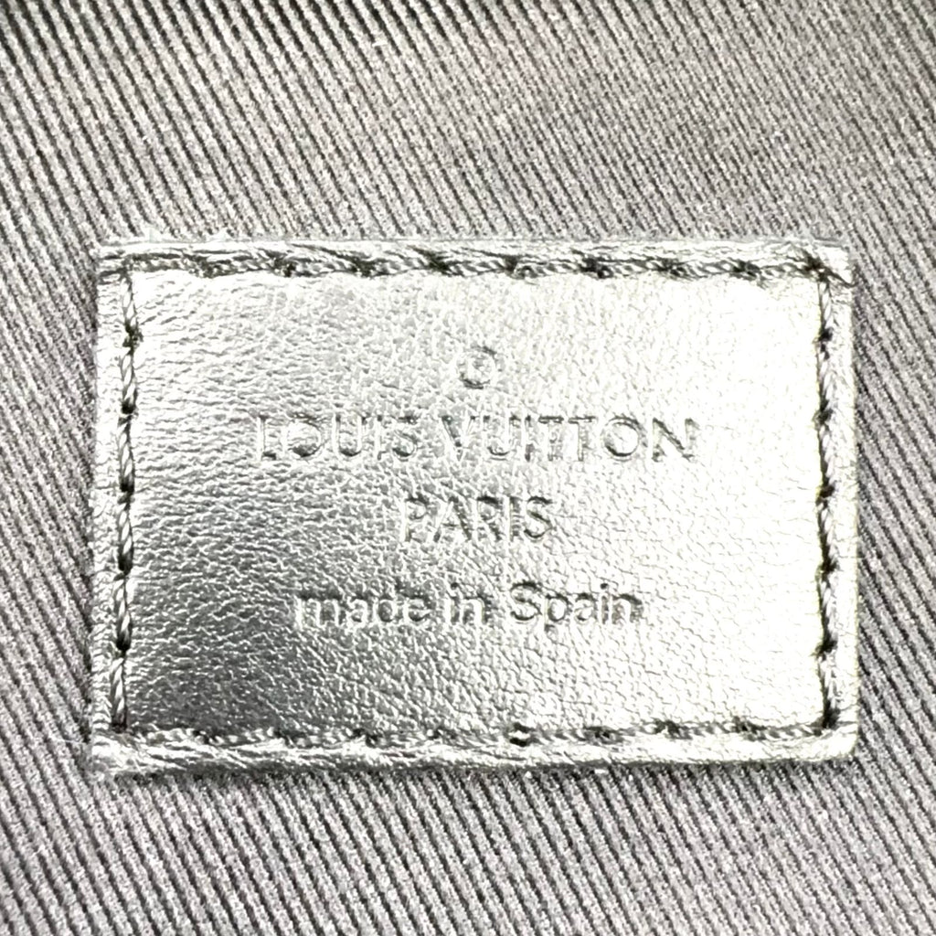 Louis Vuitton Discovery Bum Bag PM Leather Black — view 4