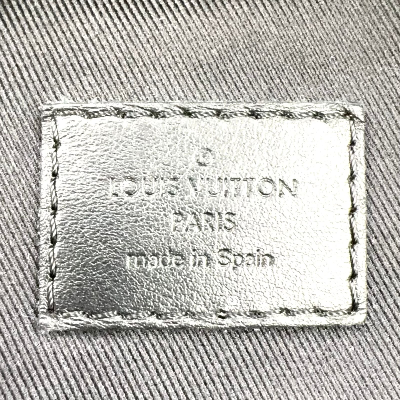 Louis Vuitton Discovery Bum Bag PM Leather Black — view 4