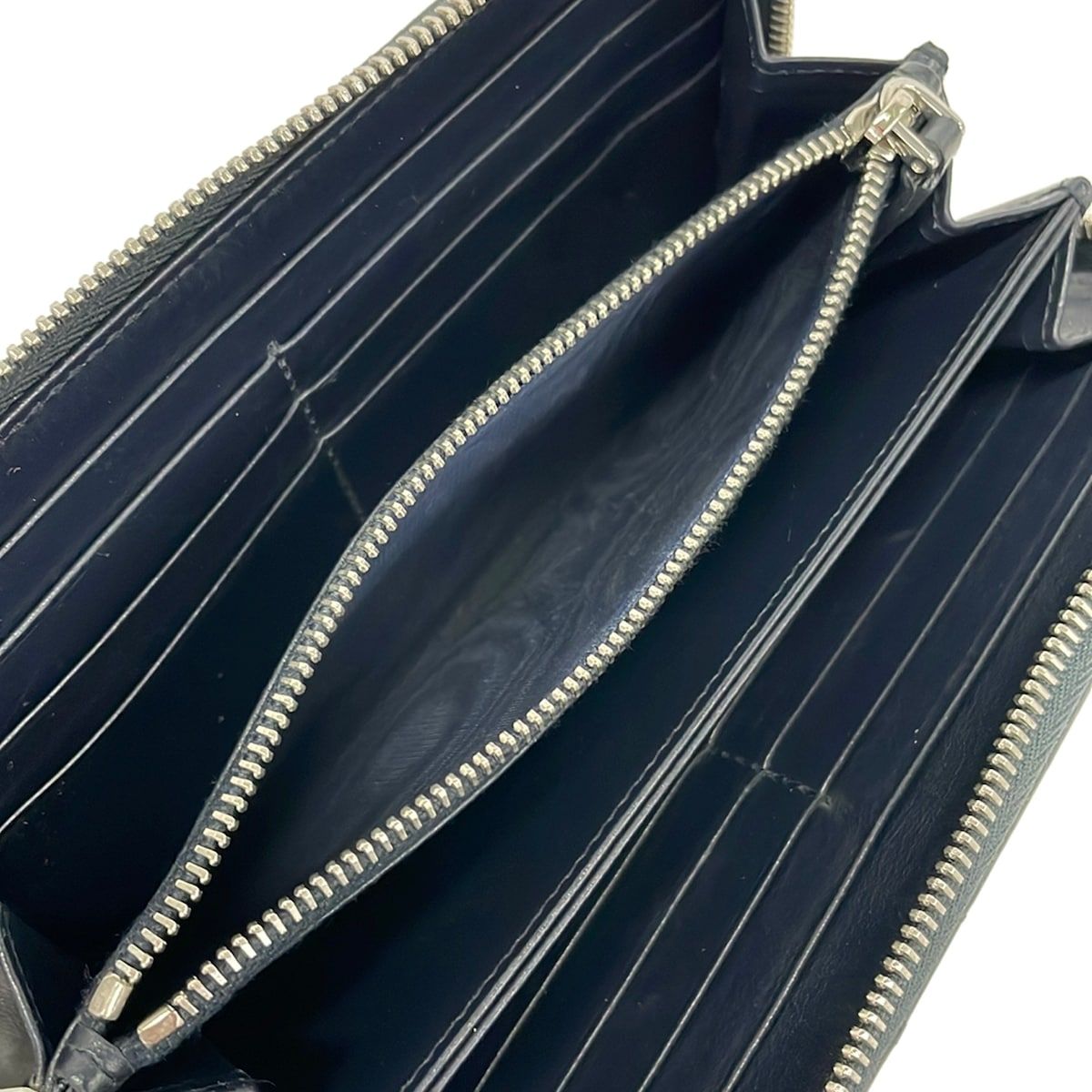 Prada Wallet Black Zip Around — view 4