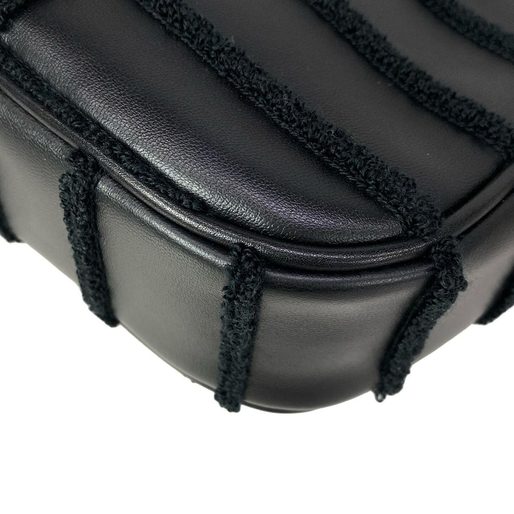 Celine Shoulder Bag Matelasse Monochrome Black Chain Leather — view 9