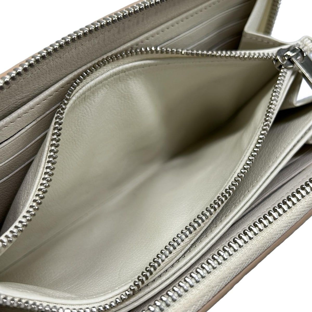 Louis Vuitton Wallet Exotic Cles the Zippy Latte — view 4