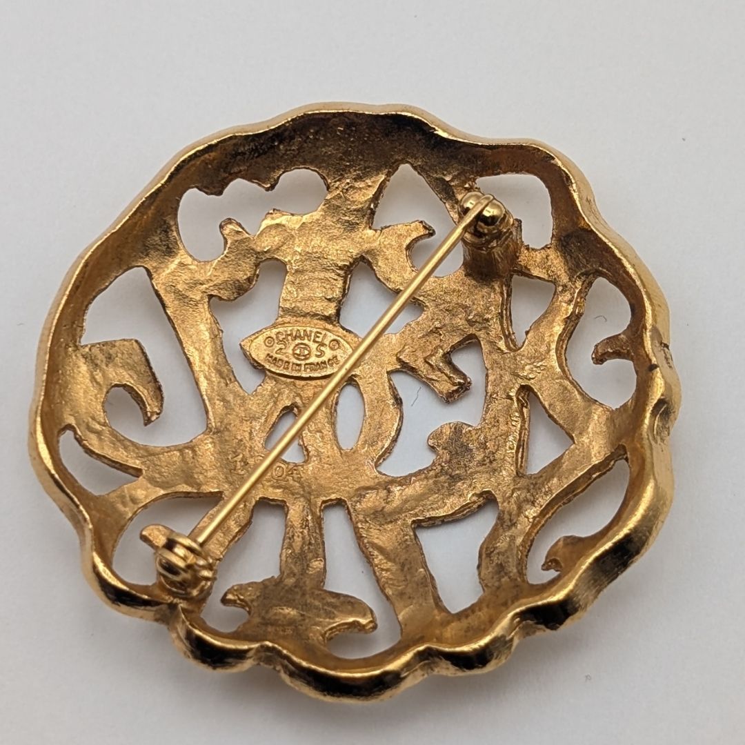 Chanel Brooch CC Logo Gold Vintage Round Thistle 25 — view 4