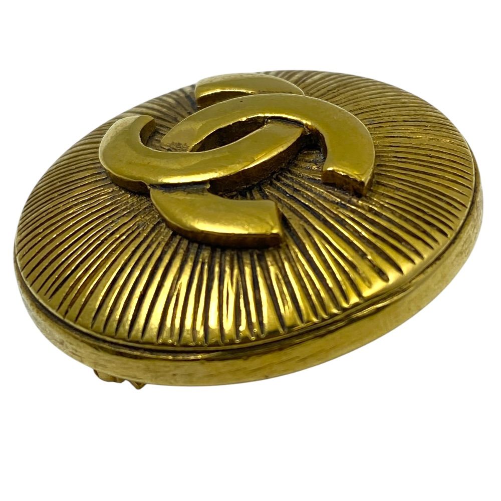 Chanel Vintage CC Logo Brooch Metal Gold High Quality Presence Accent — view 3
