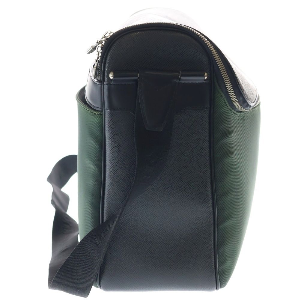 Louis Vuitton Taiga Shoulder Bag Black Green Leather Silver — view 3