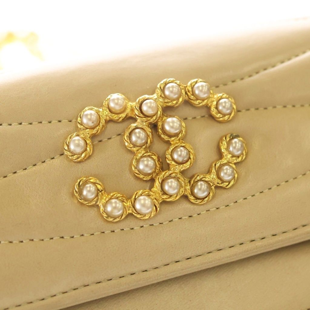 Chanel CC Logo Pearl Vintage Chain Shoulder Bag Beige Leather Gold — view 6