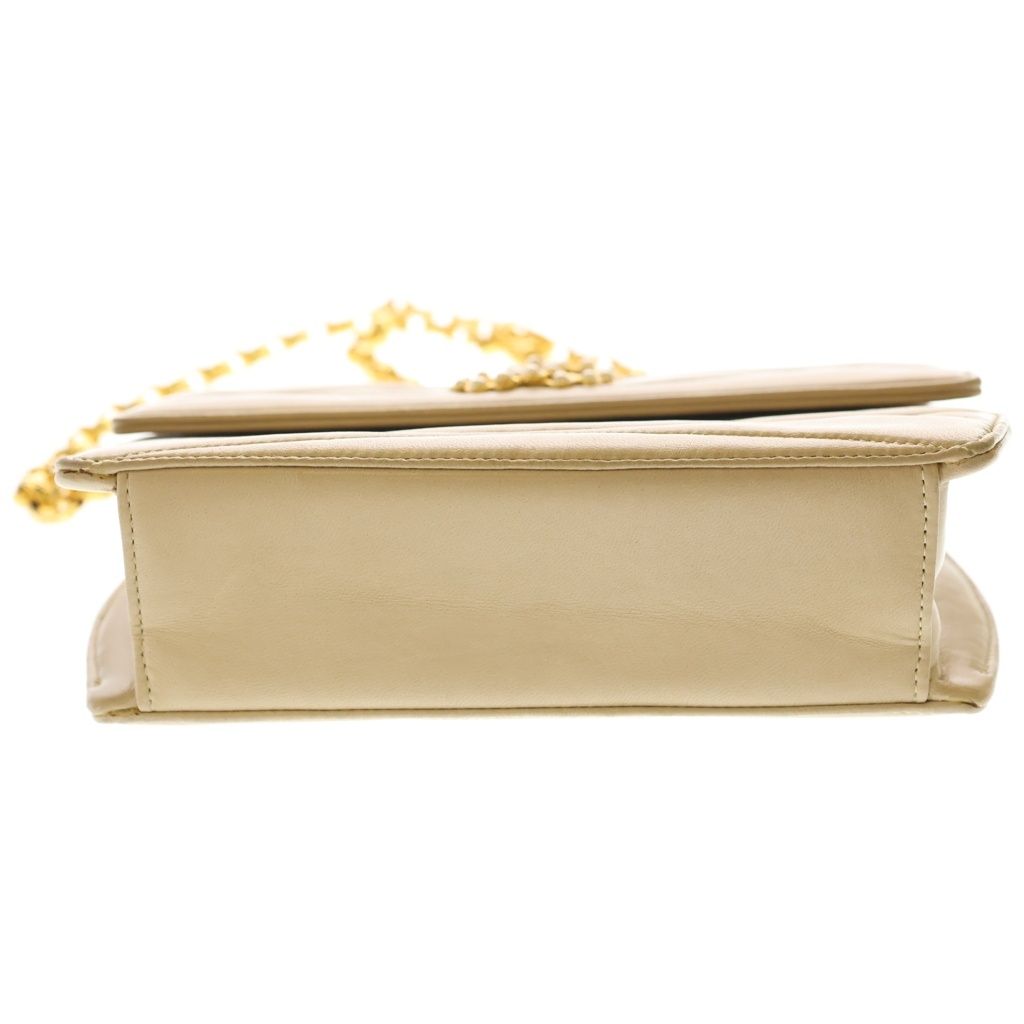 Chanel CC Logo Pearl Vintage Chain Shoulder Bag Beige Leather Gold — view 4