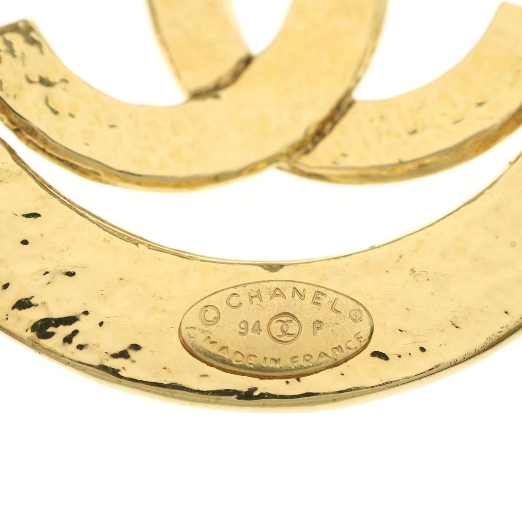 Chanel CC Logo Circle Brooch Pin Badge Gold — view 5