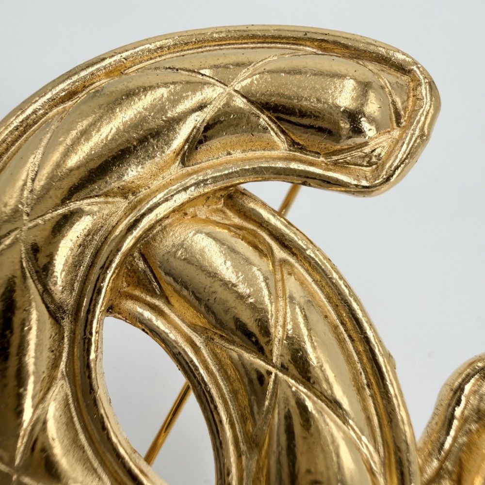 Chanel Brooch Quilted CC Logo Vintage Gold Plated — view 7