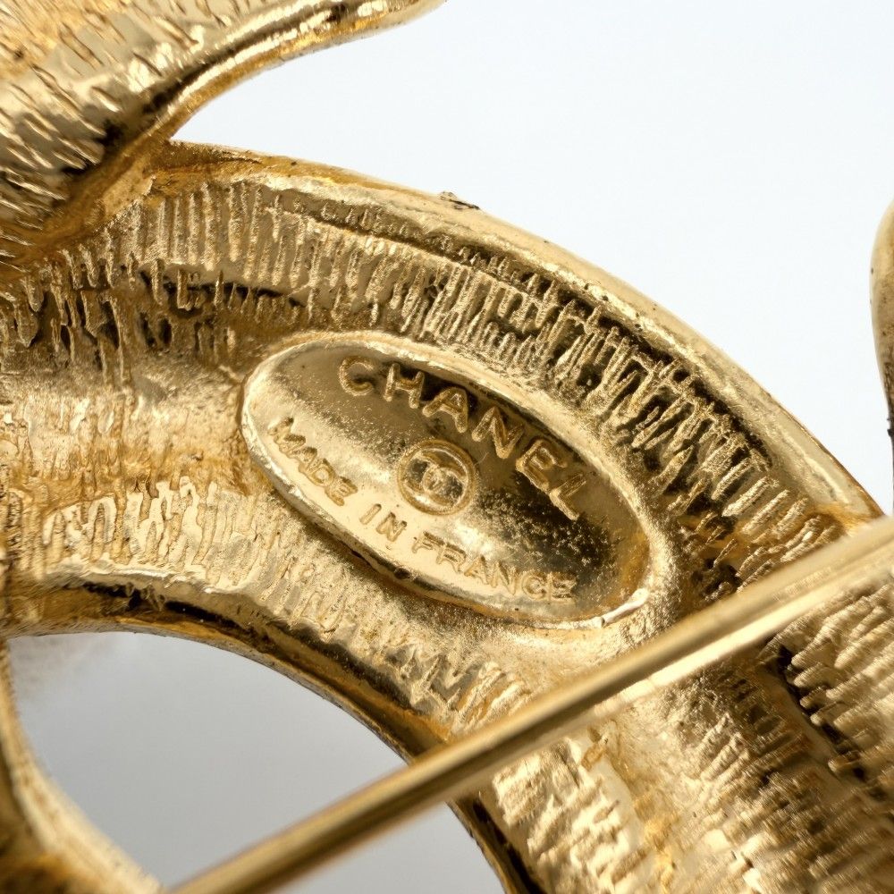 Chanel Brooch Quilted CC Logo Vintage Gold Plated — view 4