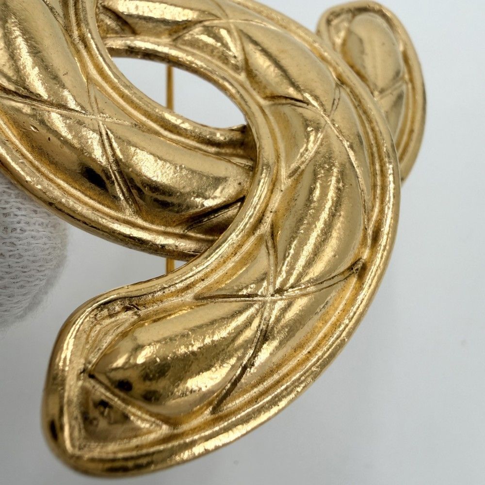 Chanel Brooch Quilted CC Logo Vintage Gold Plated — view 6