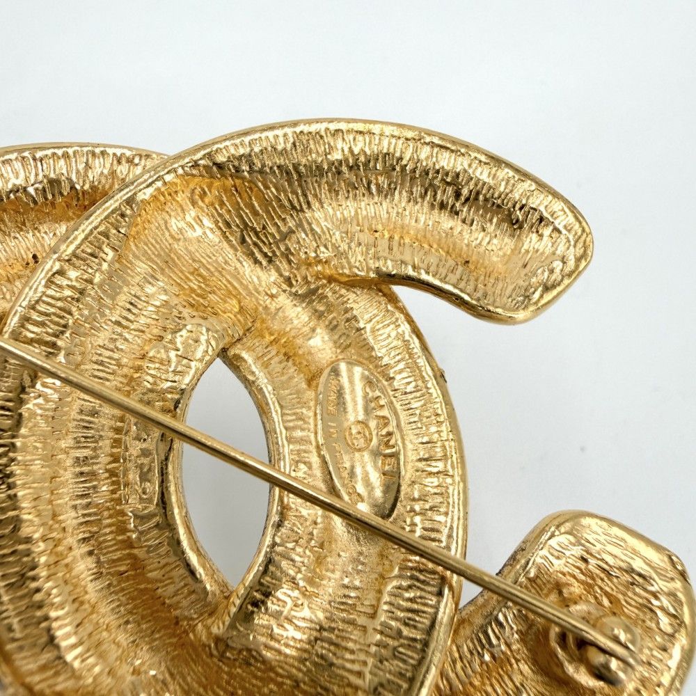 Chanel Brooch Quilted CC Logo Vintage Gold Plated — view 8
