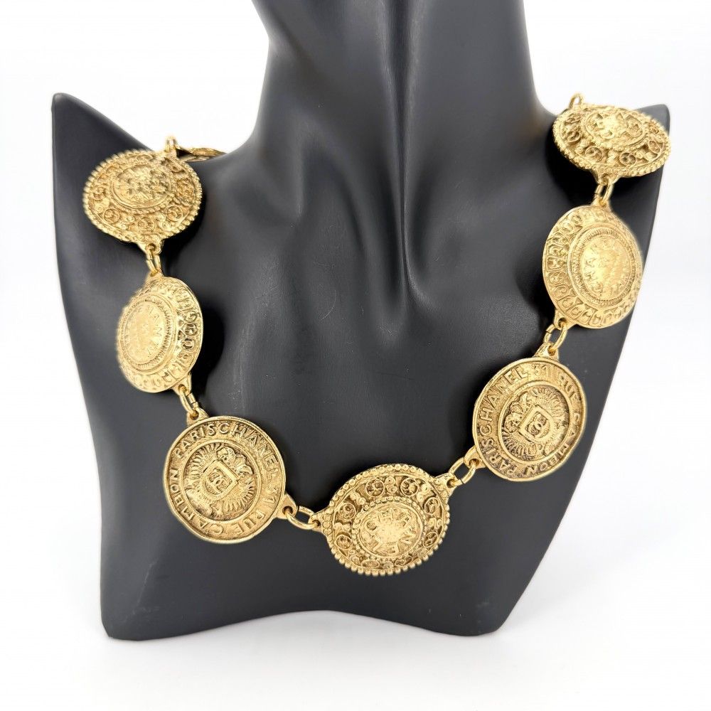 Chanel Necklace Round CC Logo Medal Chain Vintage Gold Plated — view 3