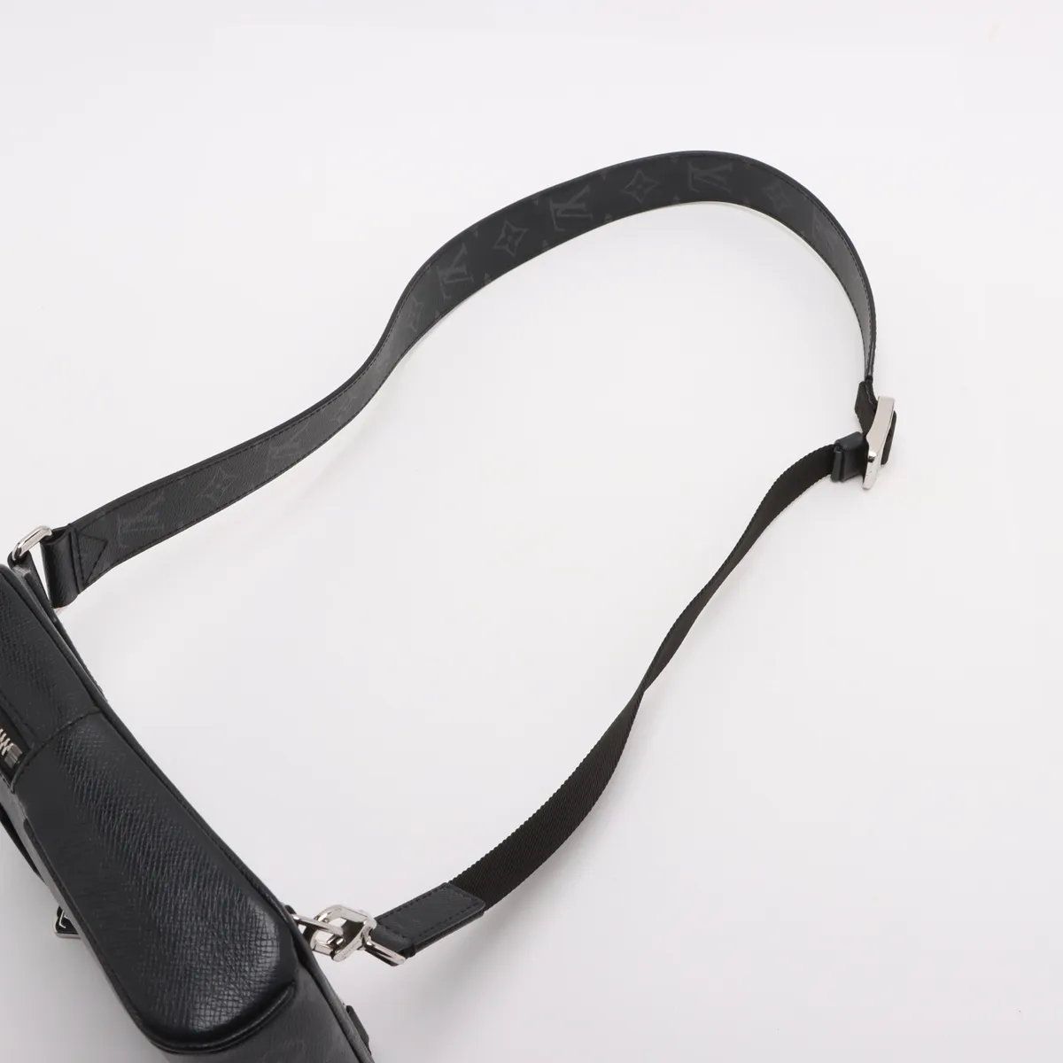 Louis Vuitton Taigarama Outdoor Sling Bag 2-Way Shoulder — view 5