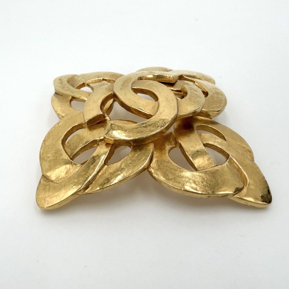 Chanel Brooch CC Logo Vintage Gold Plated — view 3