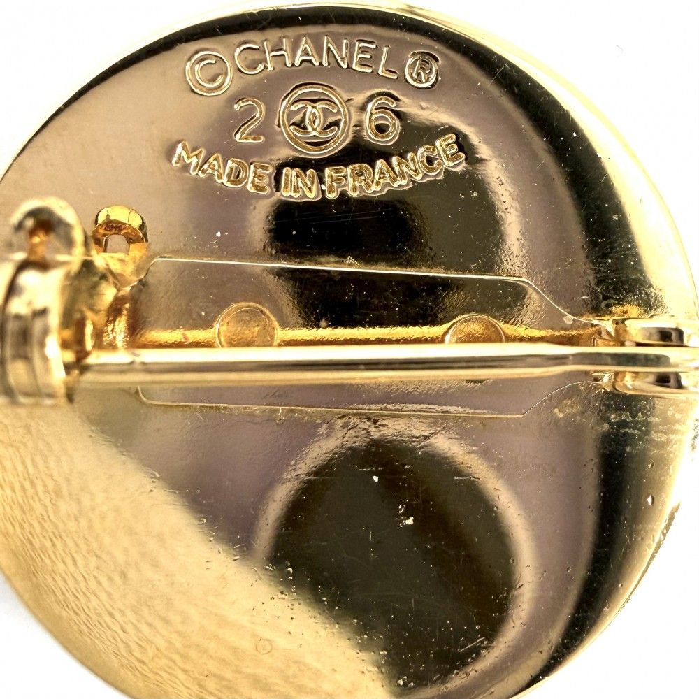 Chanel Brooch Quilted Bag Motif CC Logo Vintage 2 6 Gold — view 3