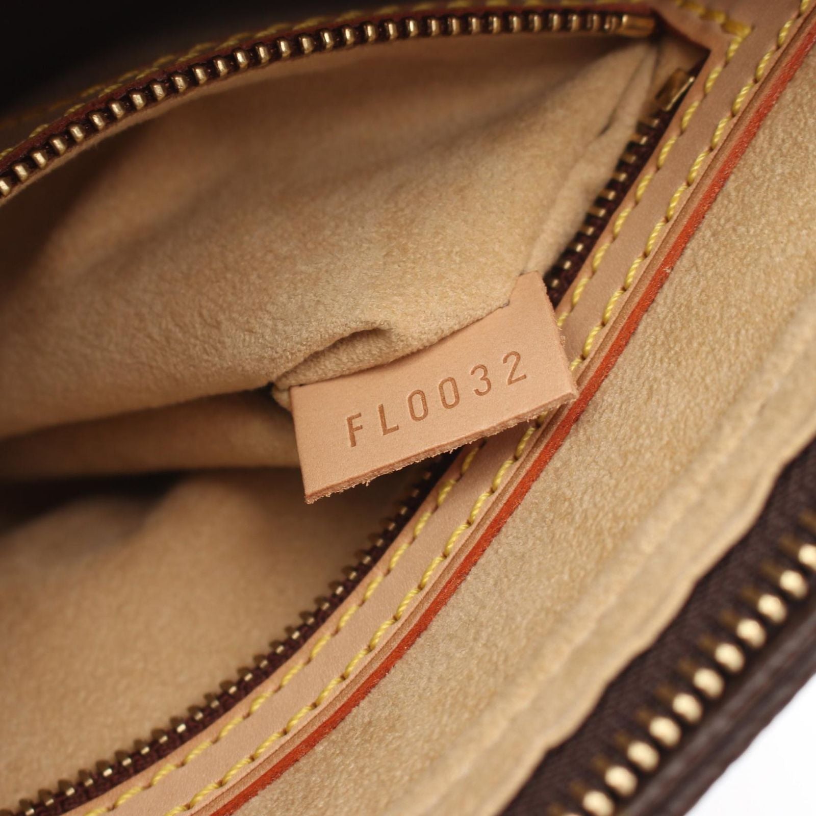 Louis Vuitton Shoulder Bag Looping MM Canvas Leather — view 5