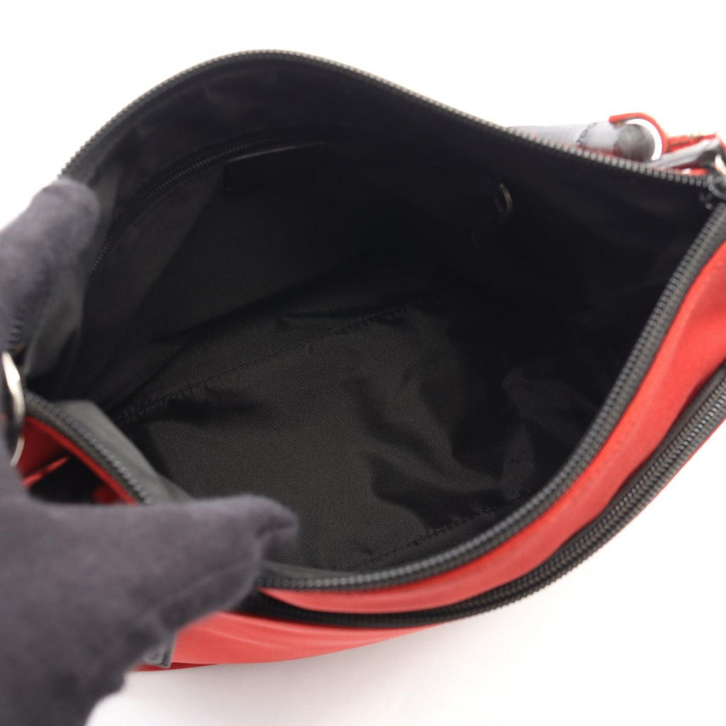 Gucci Shoulder Bag Bamboo Red Black Hand — view 3