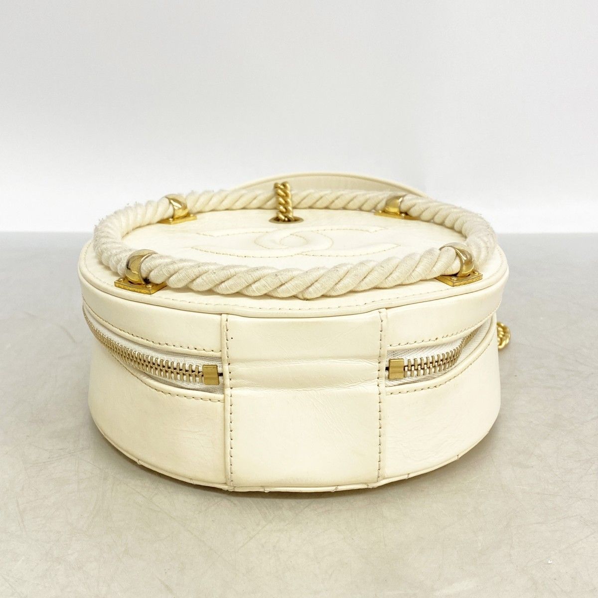 Chanel Handbag Quilted Leather White Gold 2-Way — view 3