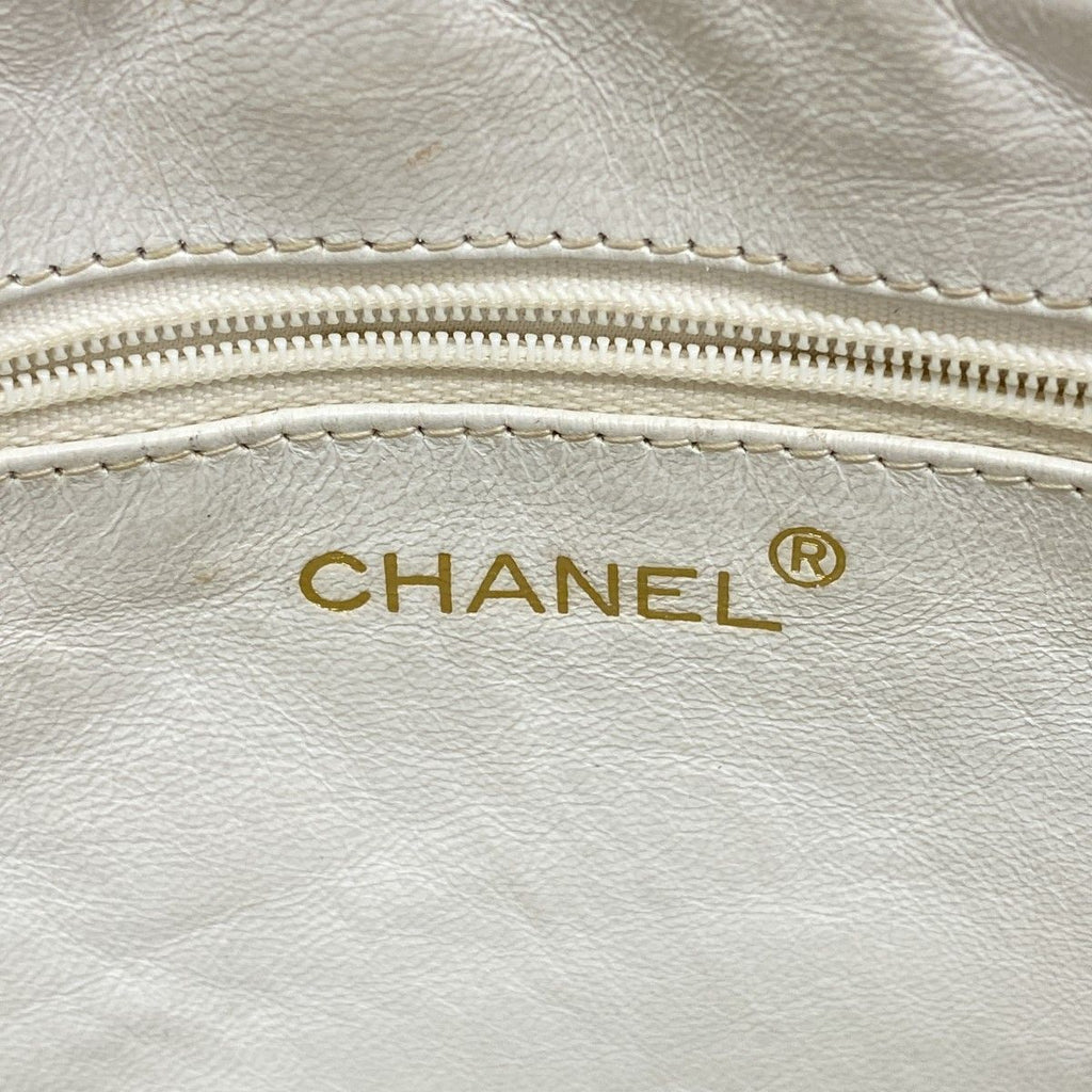 Chanel Shoulder Bag Quilted Lambskin White Gold — view 5